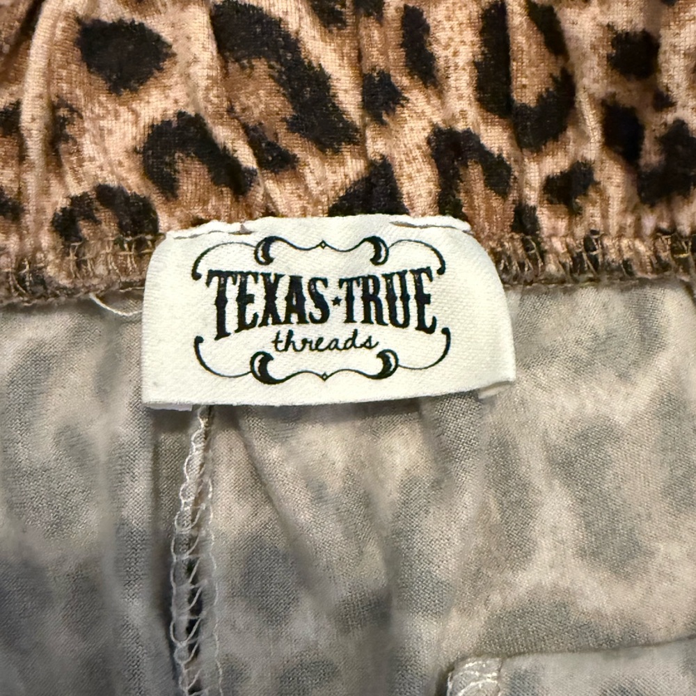 Leopard Print Shorts Size Medium - Picture 4 of 5